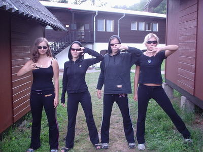cool...(Darja,Kata,Iva,Vendy)IN BLACK